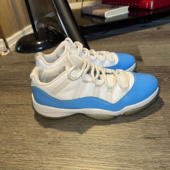 Nike Air Jordan Retro 11 Low Unc University Blue 11s Sz 8 - Picture 1 of 9